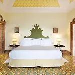 Hotel Treville